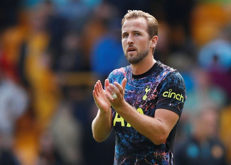 transfer drama over: kane agrees to stay at spurs