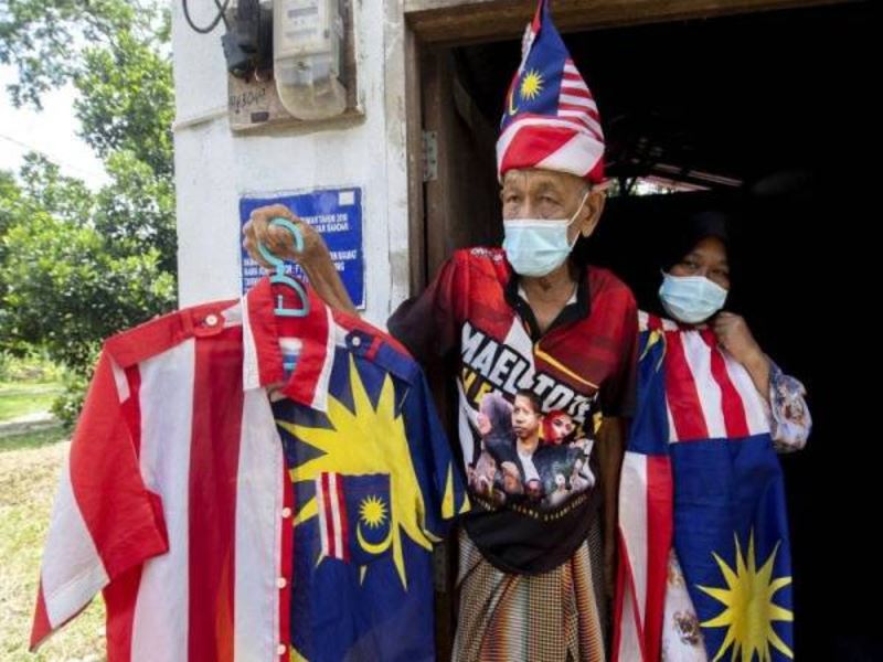 veteran actor during p. ramlee era, pok dir shares his patriotism for merdeka!