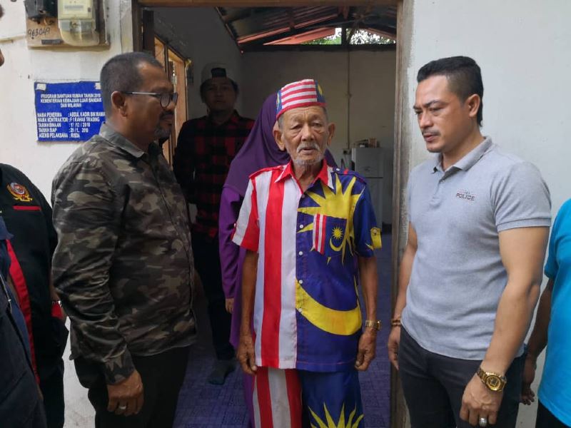 veteran actor during p. ramlee era, pok dir shares his patriotism for merdeka!
