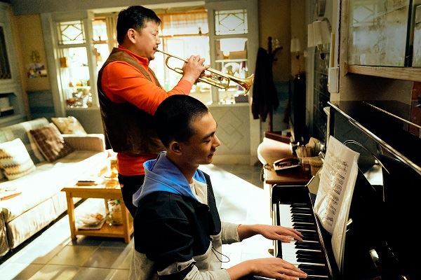 肖尔东和肖大明玩音乐