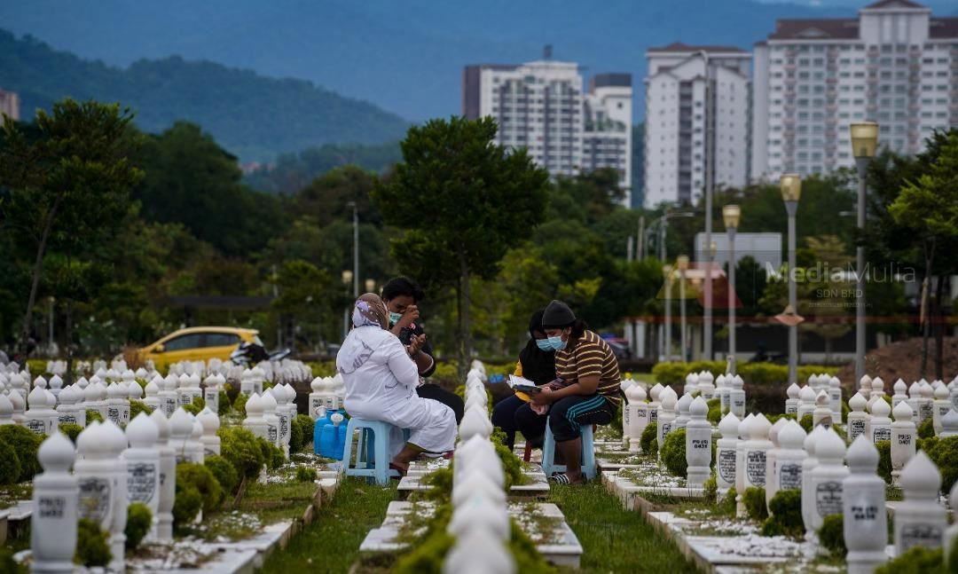 orang awam ambil peluang kebenaran ziarah tanah perkuburan, patuh sop ditetapkan