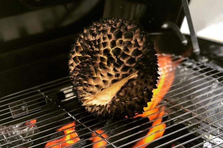 durian bakar jadi rebutan masyarakat medan, kaedah pelik untuk nikmati raja buah