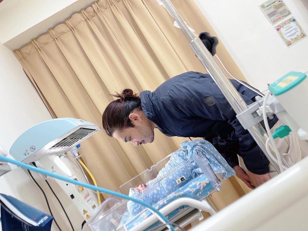 aeril zafrel kena marah lepas puji wawa zainal, syukur timang cahaya mata keempat - “sakit-sakit pun cantik, salah ke puji macam tu”