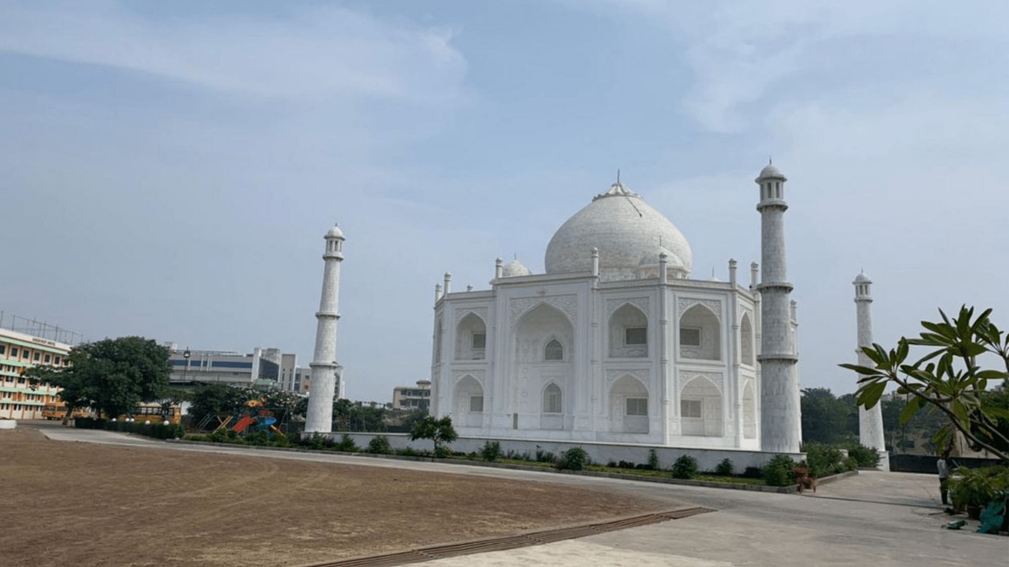 indian man builds replica of ‘taj mahal’ to honour his wife of 27 years