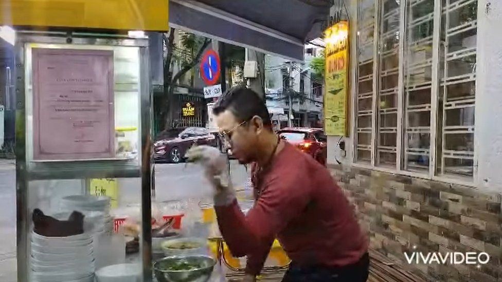 vietnamese noodle seller summoned by police for imitating the famous salt bae