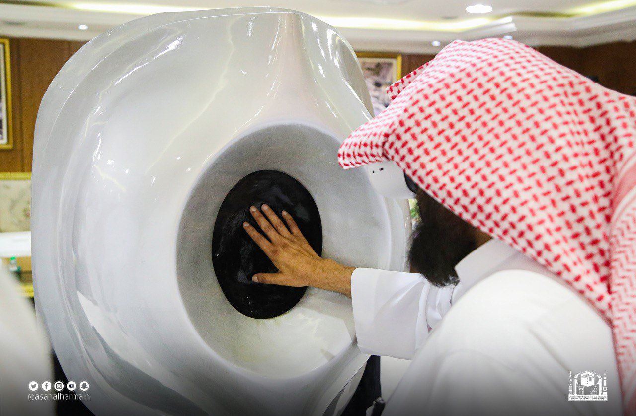 arab saudi lancar kemudahan sentuh hajar aswad secara maya