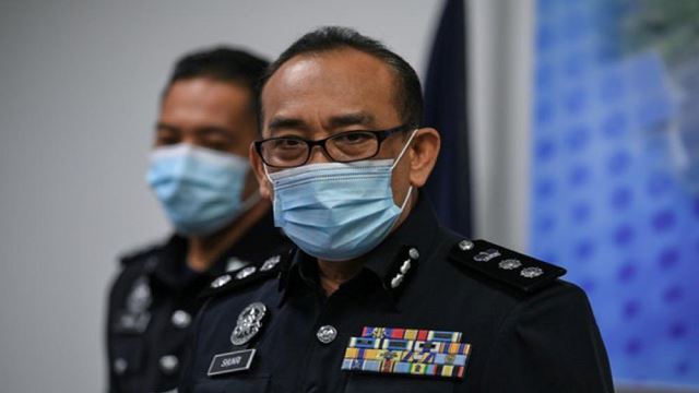 lelaki naik angin bertindak pecahkan cermin kereta isteri, beri alasan mahu kirim anak duit ditahan polis