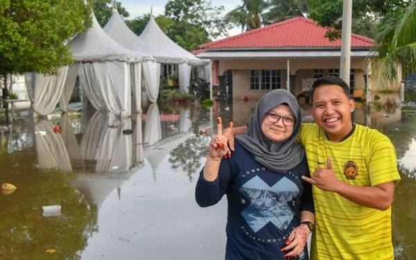 pengantin baharu hanya bersanding seketika sebelum kediaman naiki air, memori ‘indah’ terukir ketika musibah