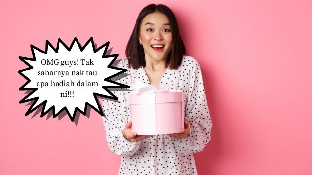 Seorang Wanita Teruja Dapat Hadiah Misteri dari NJOI