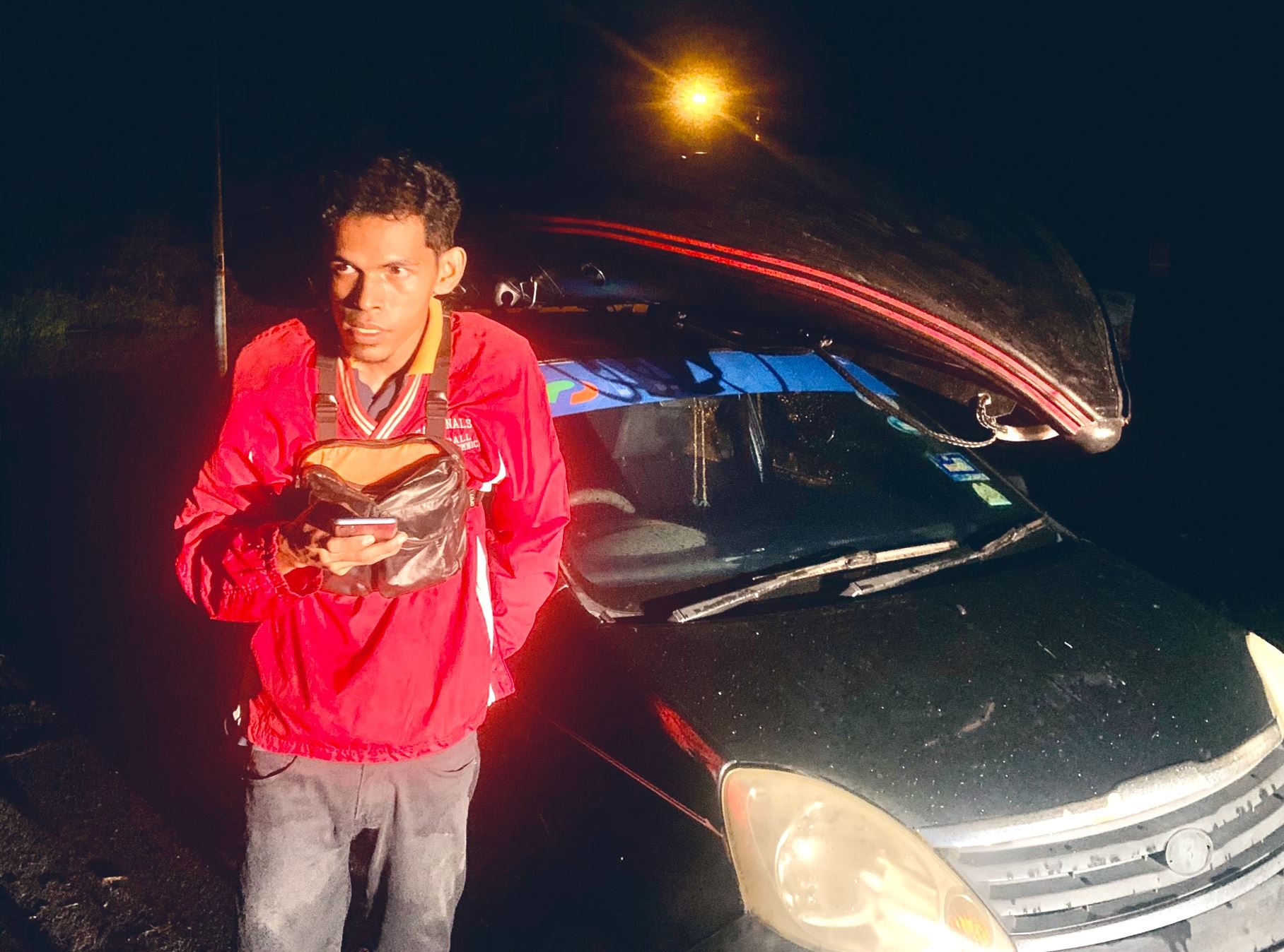 m’sian man drives from melaka to puchong with a boat on his car to help flood victims!