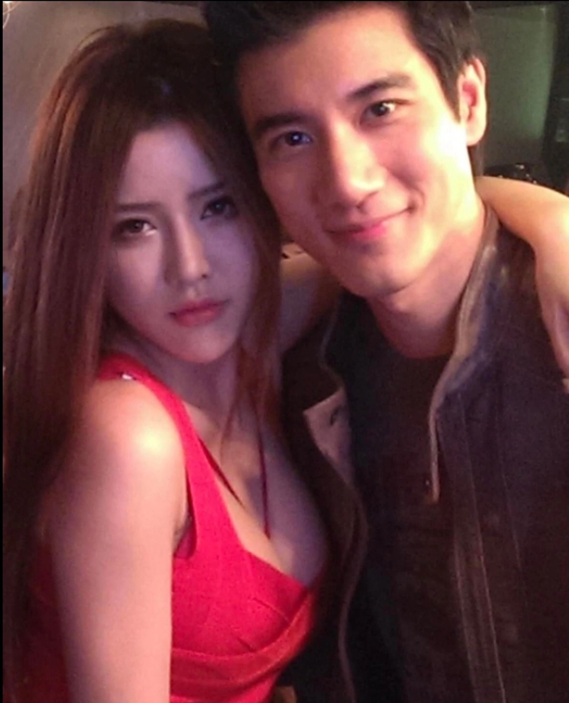 网传yumi吞药轻生❗️网友晒照tag王力宏：出事不原谅你