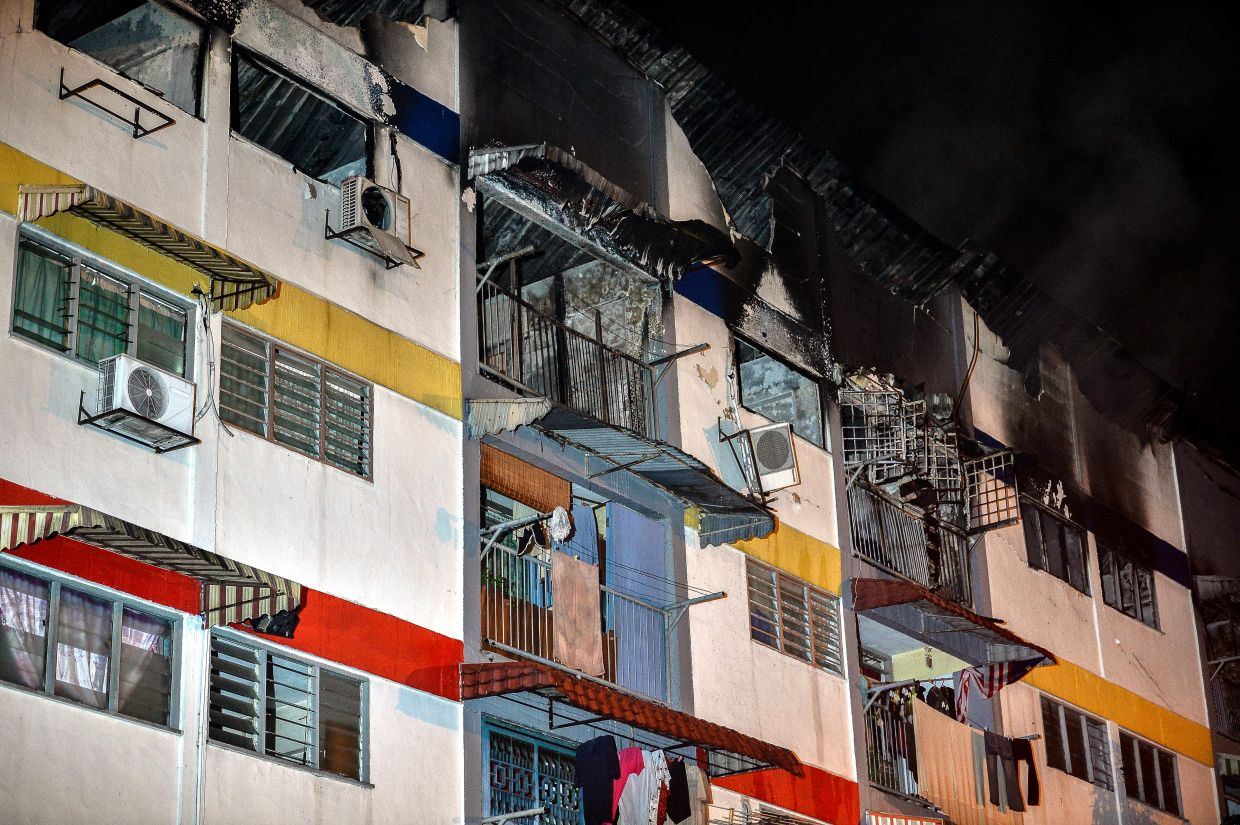 woman’s rm40,000 savings goes up in smoke in sri johor flats fire