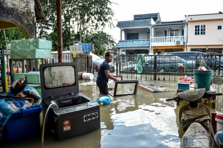 be ready for second wave of flood, says prime minister