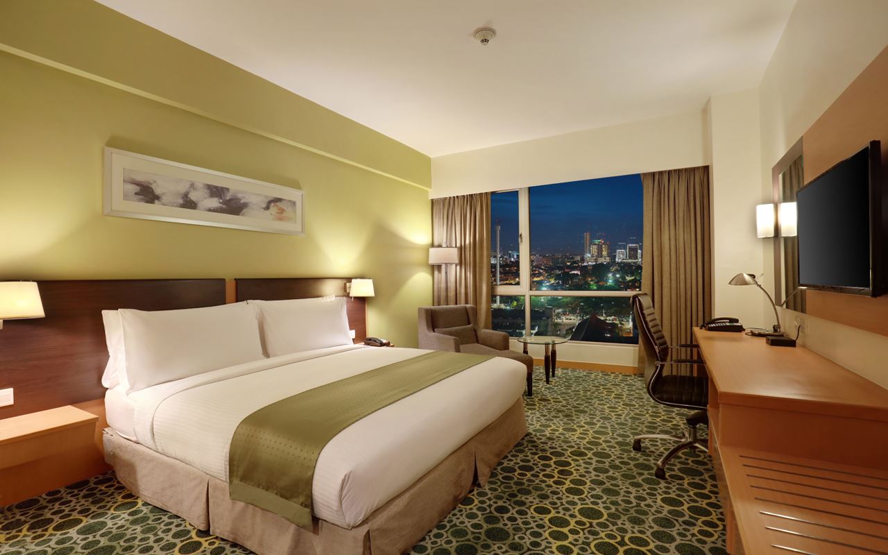 Holiday Inn Melaka deluxe king room