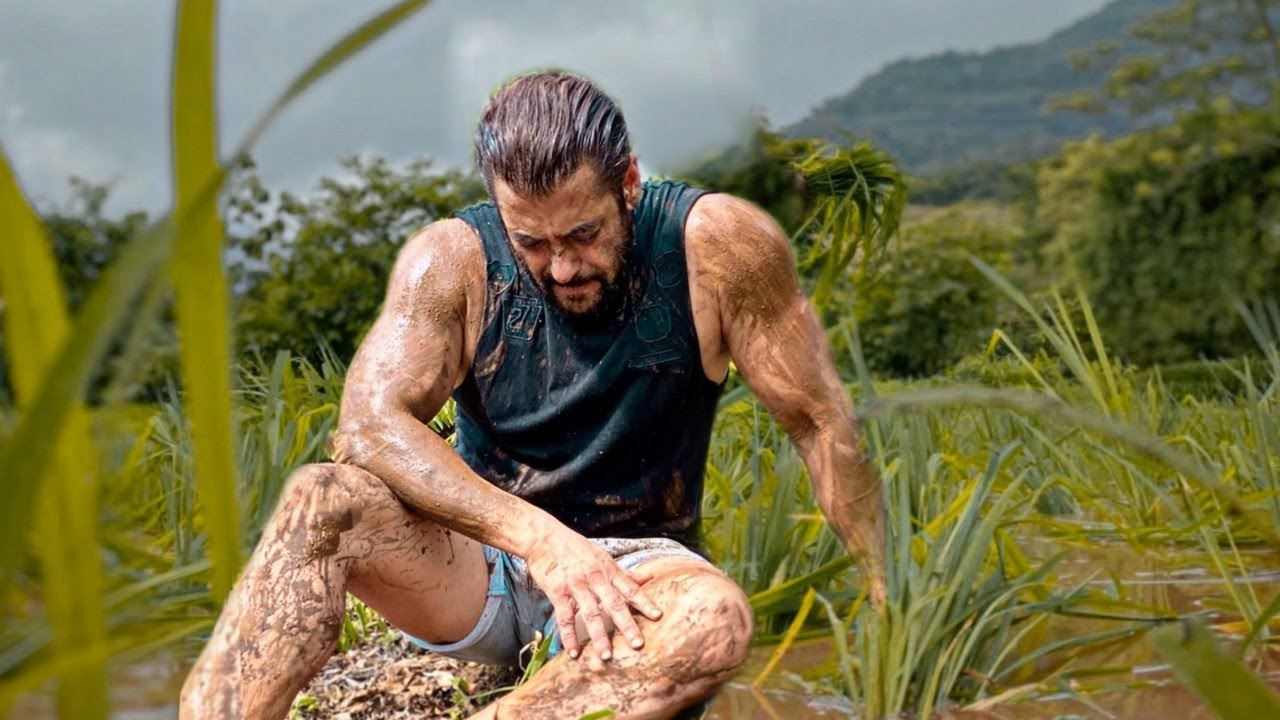 cubaan salman khan halau ular dari rumah gagal apabila dipatuk haiwan reptilia terbabit