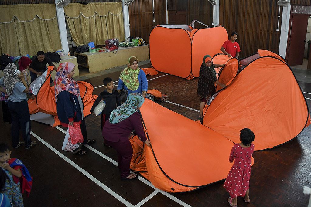 19,000 flood victims still taking shelter at 124 centers nationwide