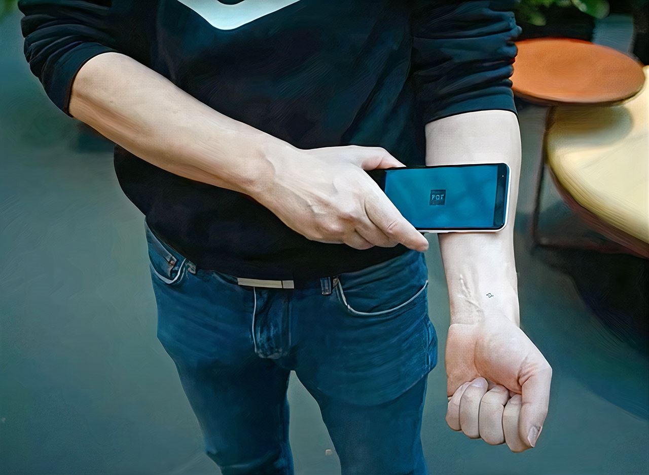 mikrocip tanam bawah kulit ini boleh simpan rekod vaksinasi covid-19