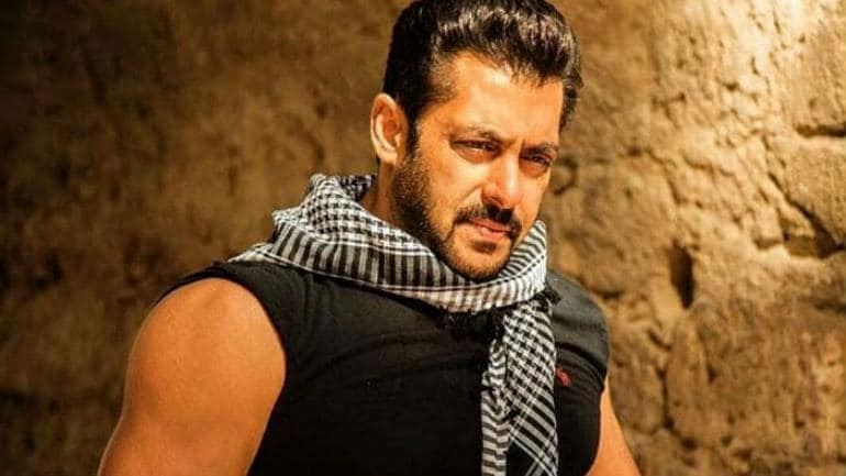 bollywood superstar salman khan bitten by snake 3 times, hospitalized for 6 hours