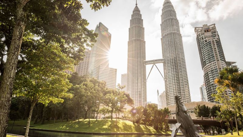 brace yourselves! we’ve got a few more weeks of hot weather to endure