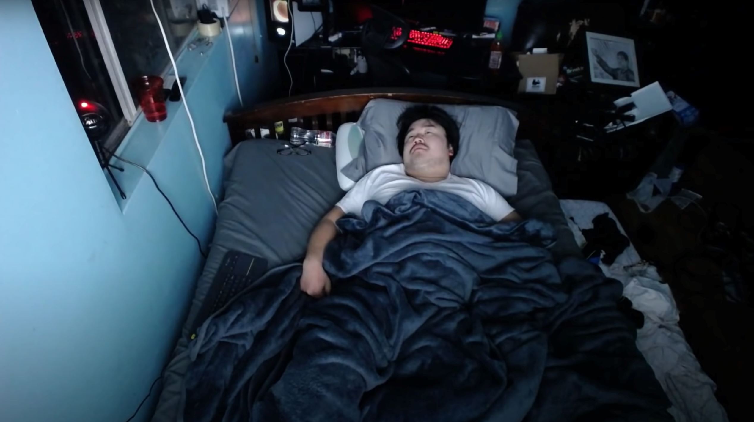 this streamer made over rm64,000 by letting people disrupt his sleep