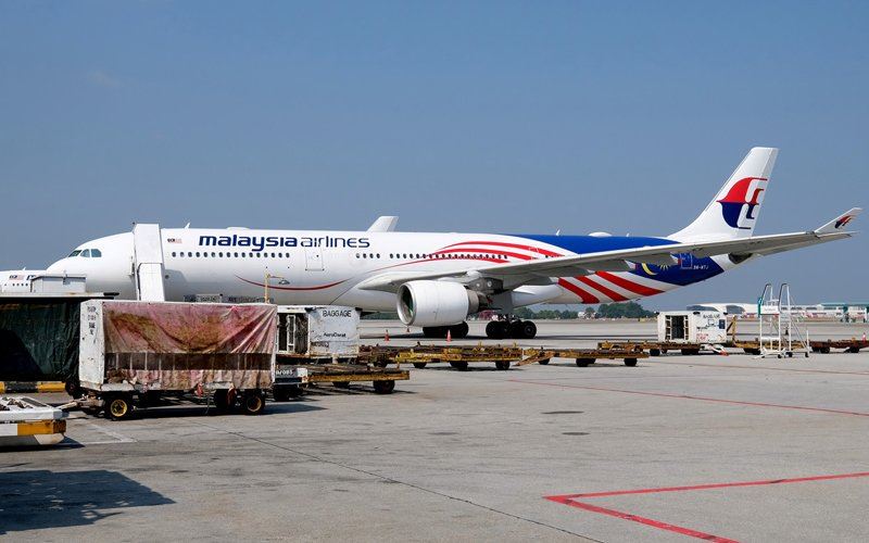 flight carrying first batch of covid-19 vaccines to malaysia has the jalur gemilang on it