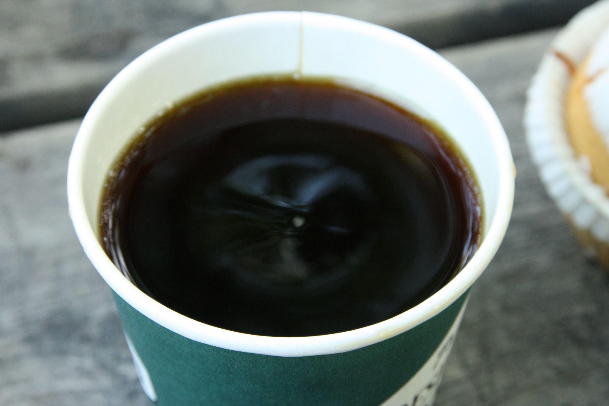 bahaya untuk kesihatan jika kerap minum air panas guna cawan kertas