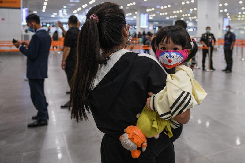 fake news alert! children in pahang are allowed to visit shopping malls and eateries