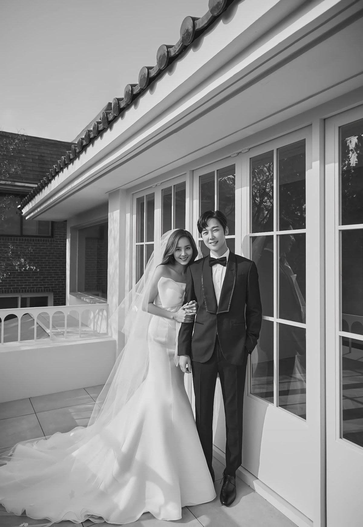 《penthouse 2》柳真与尹钟焄的婚纱照曝光！👰网友：差点以为是真的