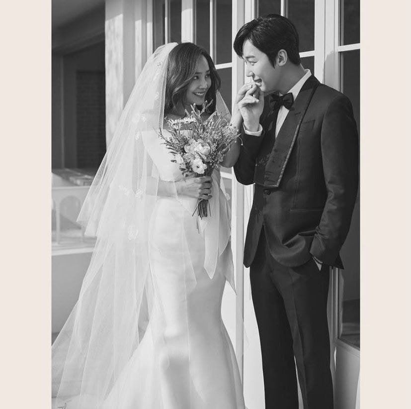 《penthouse 2》柳真与尹钟焄的婚纱照曝光！👰网友：差点以为是真的