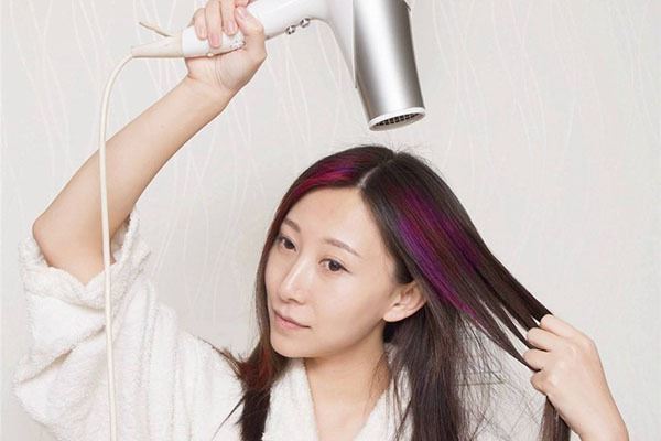 经常这样洗头的人，最后都秃了！以后别再犯了！