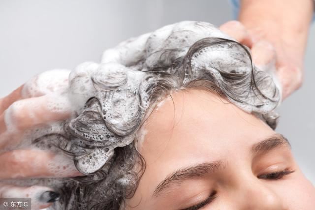 经常这样洗头的人，最后都秃了！以后别再犯了！