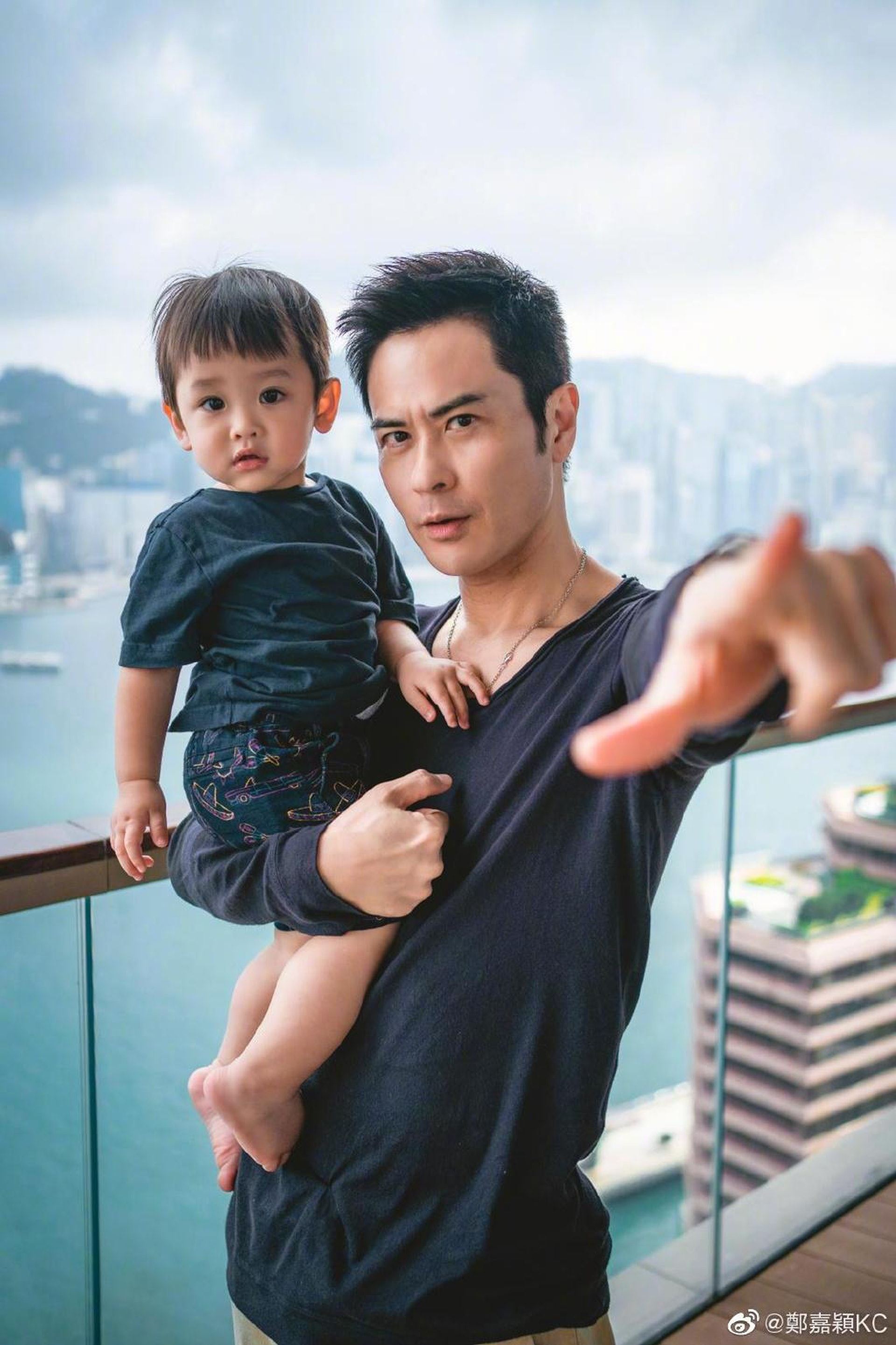 👶盘点圈中十大餅印星二代！完美复制爸爸妈妈