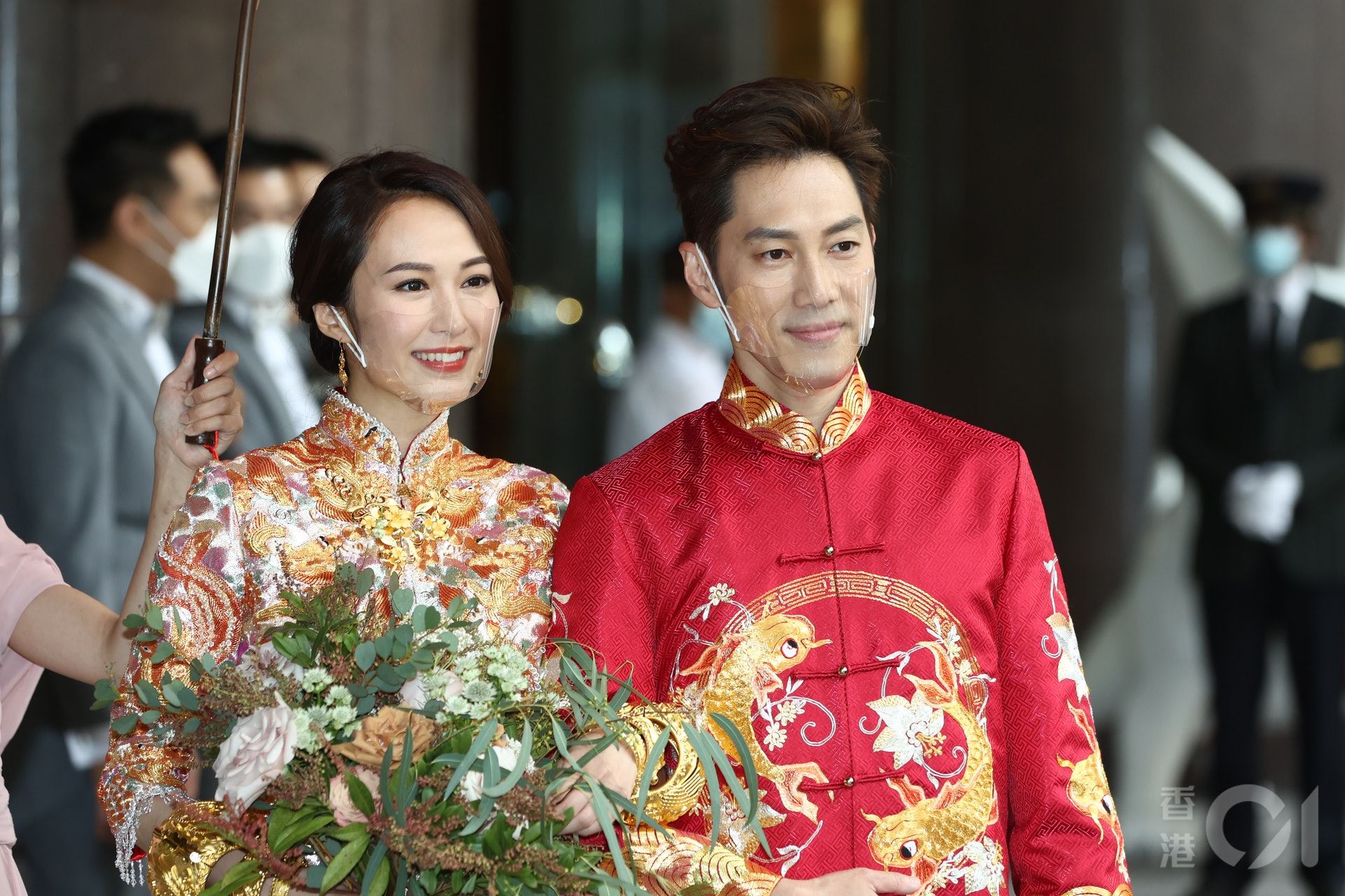 恭喜！汤怡今天嫁麦秋成！隔着口罩亲吻好sweet啊❤️