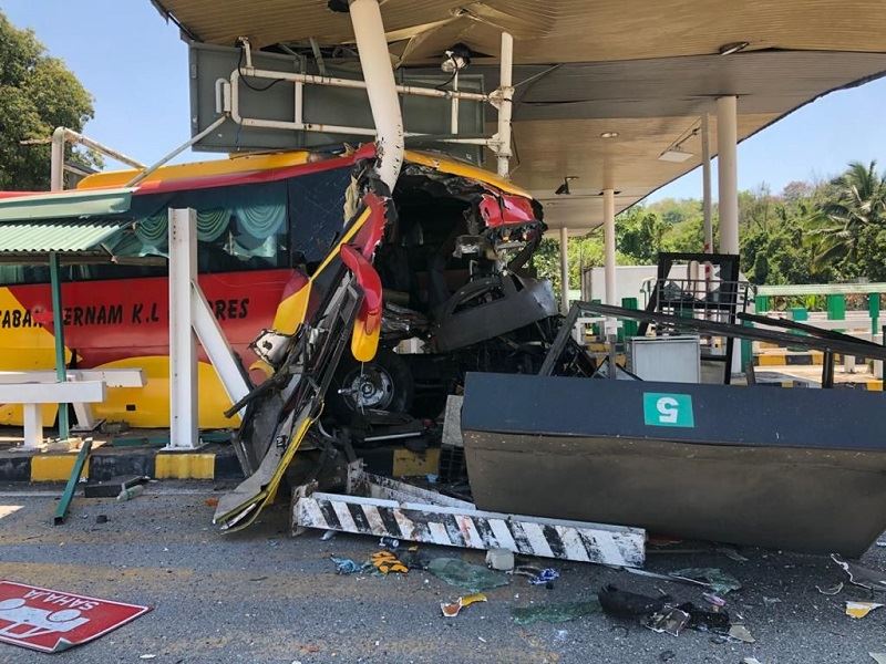bus ferrying covid-19 patients crashes into toll plaza in serdang