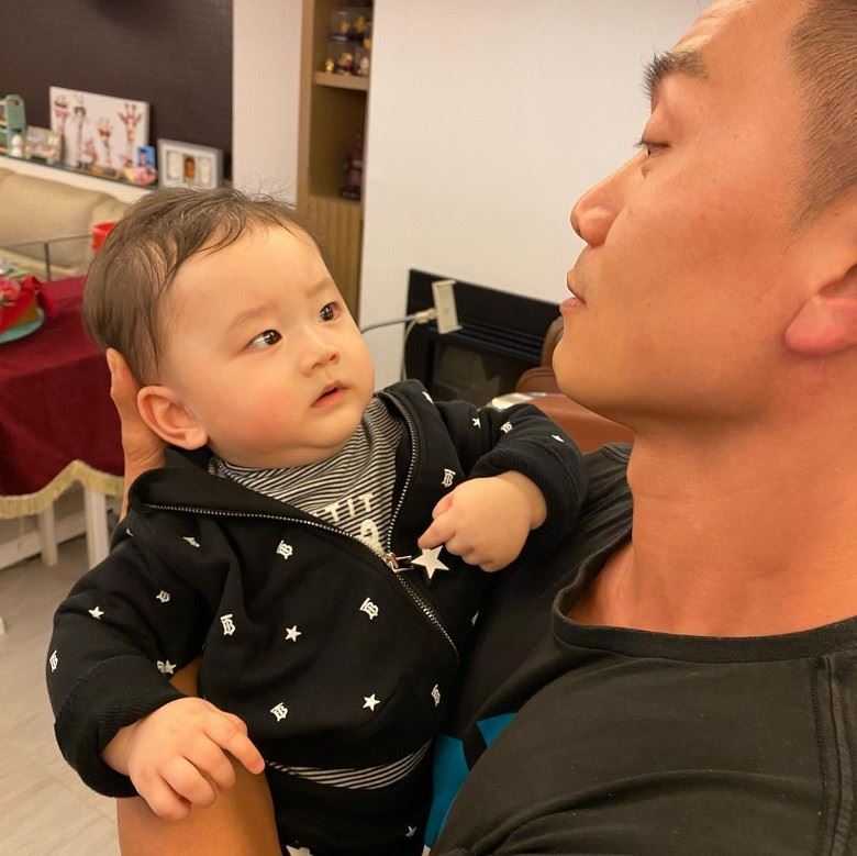 陈山聪儿子「不爽」姓胡的？！👶 胡定欣、胡诺言被jaco「睥」