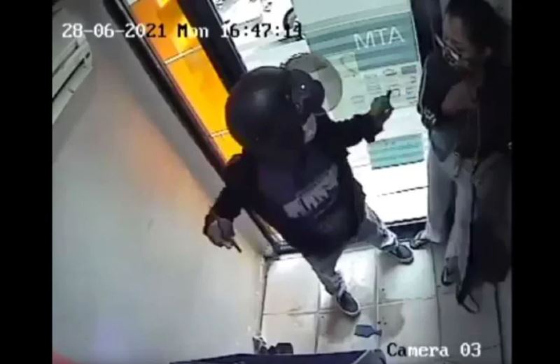 police confirm viral cctv footage of atm robbery did not happen in kota kinabalu