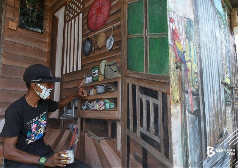 talented artist from terengganu turns his workshop’s wall into a work of art!