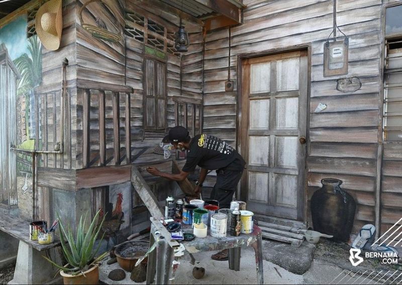 talented artist from terengganu turns his workshop’s wall into a work of art!