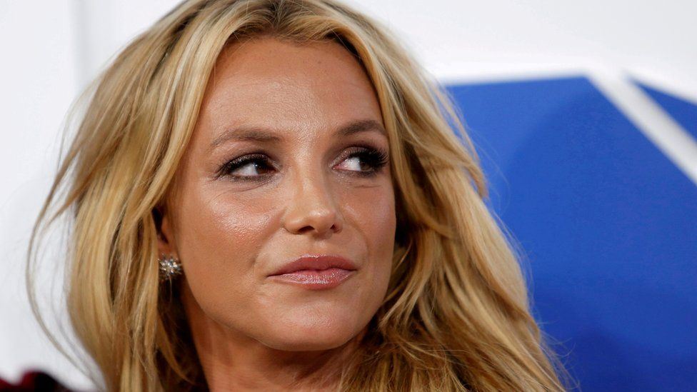 mahkamah tolak permohonan britney spears untuk singkirkan ayah dari hak penjagaan