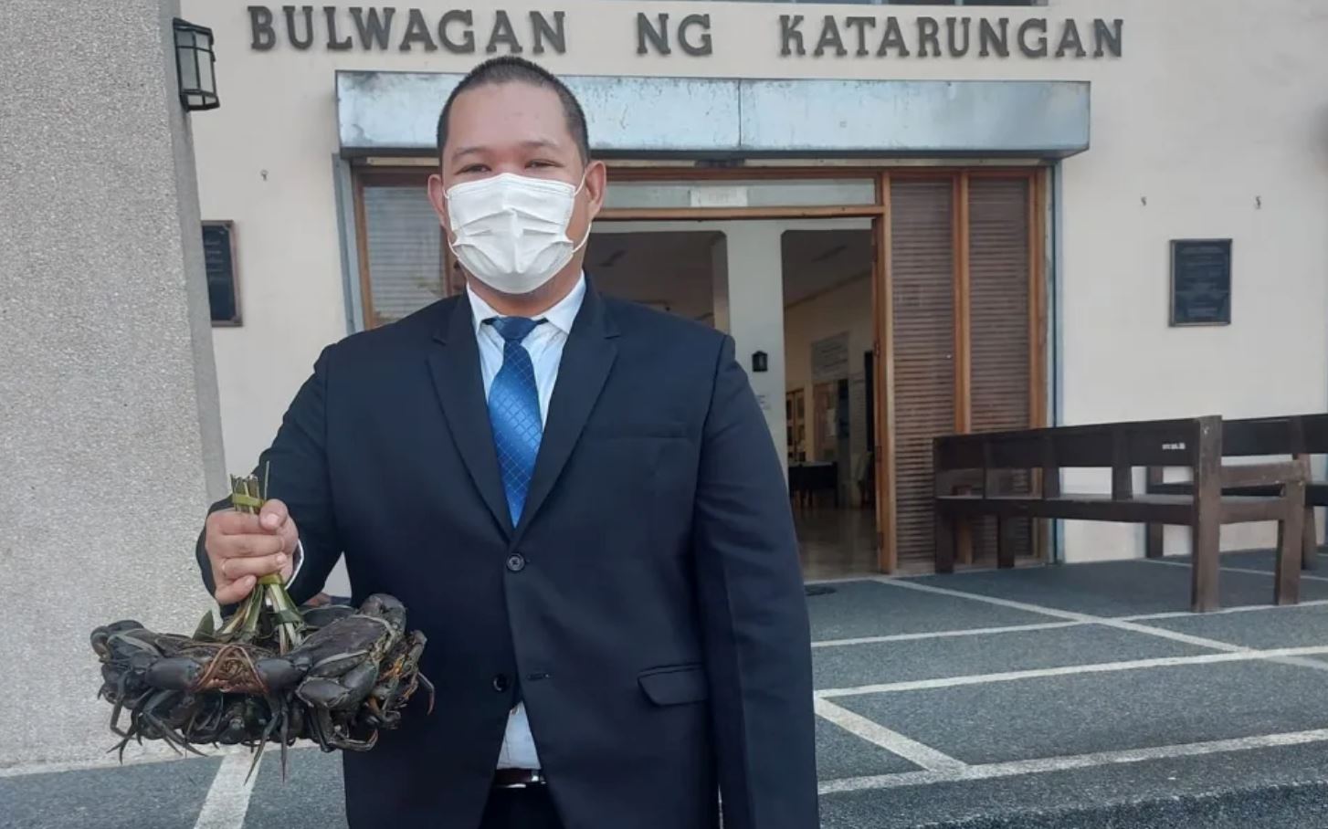 tidak mampu dibayar wang, peguam sanggup terima bayaran ketam