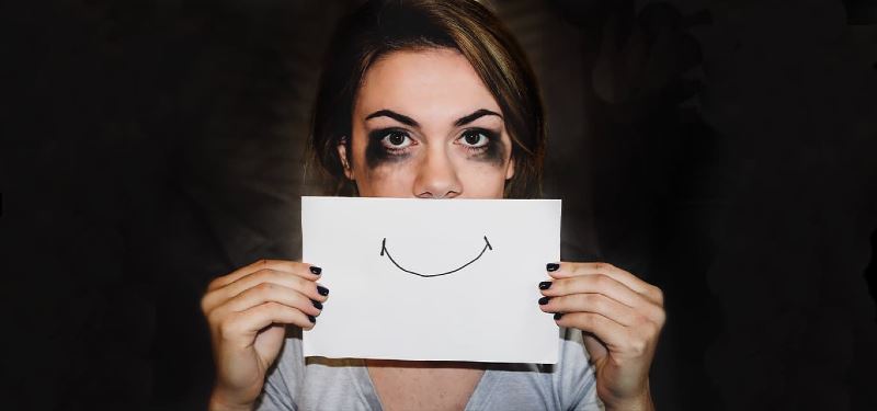what is smiling depression? here are the symptoms of smiling depression
