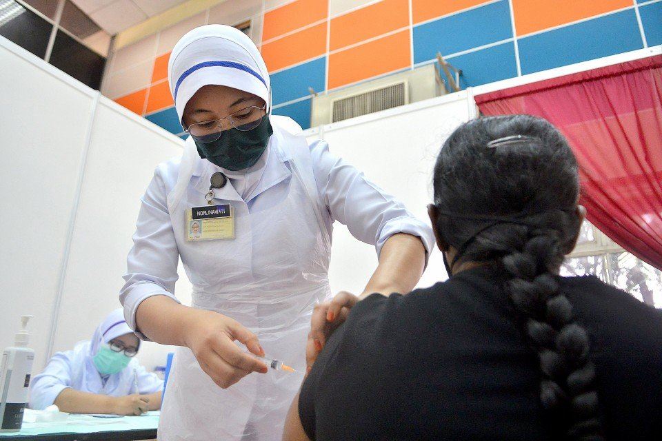 ramai keliru? usah risau, penduduk kena pkpd diberi kebenaran untuk keluar vaksin