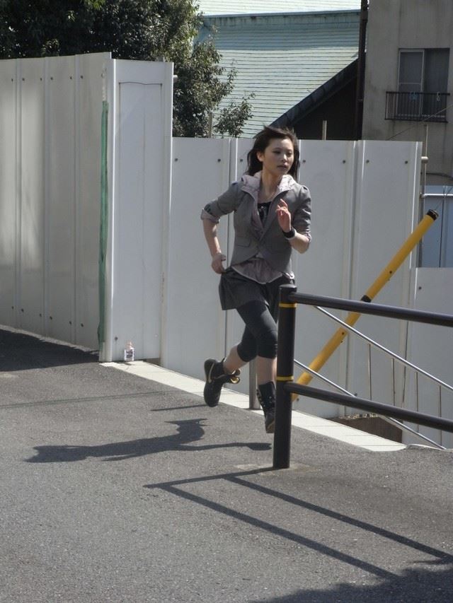 hanya tunjuk wanita berlari, ini rancangan tv popular di jepun