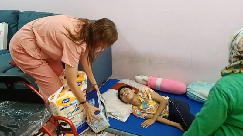 paralysed teen gifted new wheelchair after his was stolen a year ago