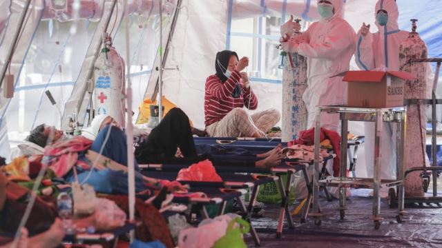 keadaan covid-19 di indonesia kian tenat akibat kekurangan bekalan oksigen