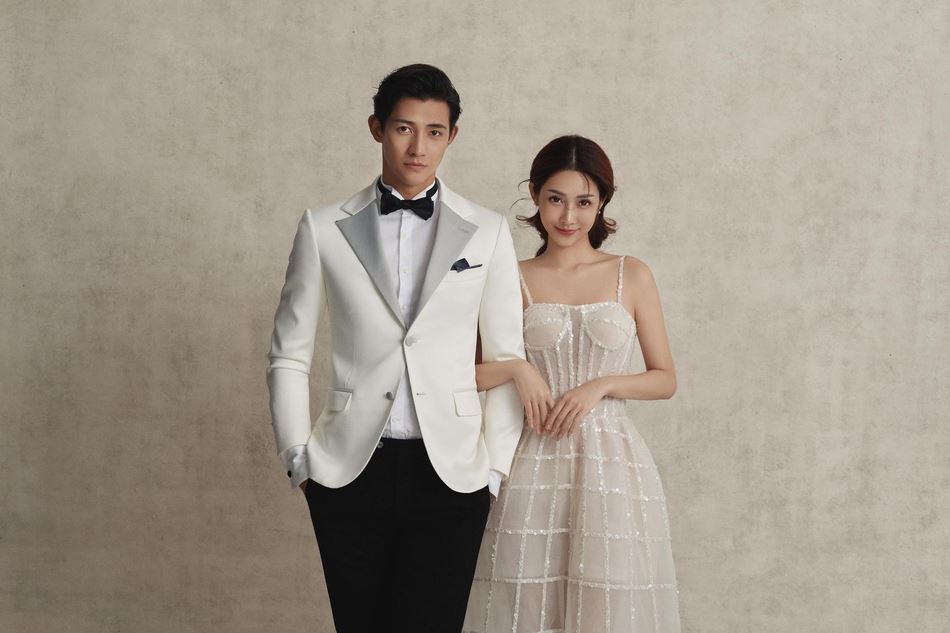 《庆余年》李子峰7月17日举办婚礼❗️夫妇婚纱照伴手礼曝光💍