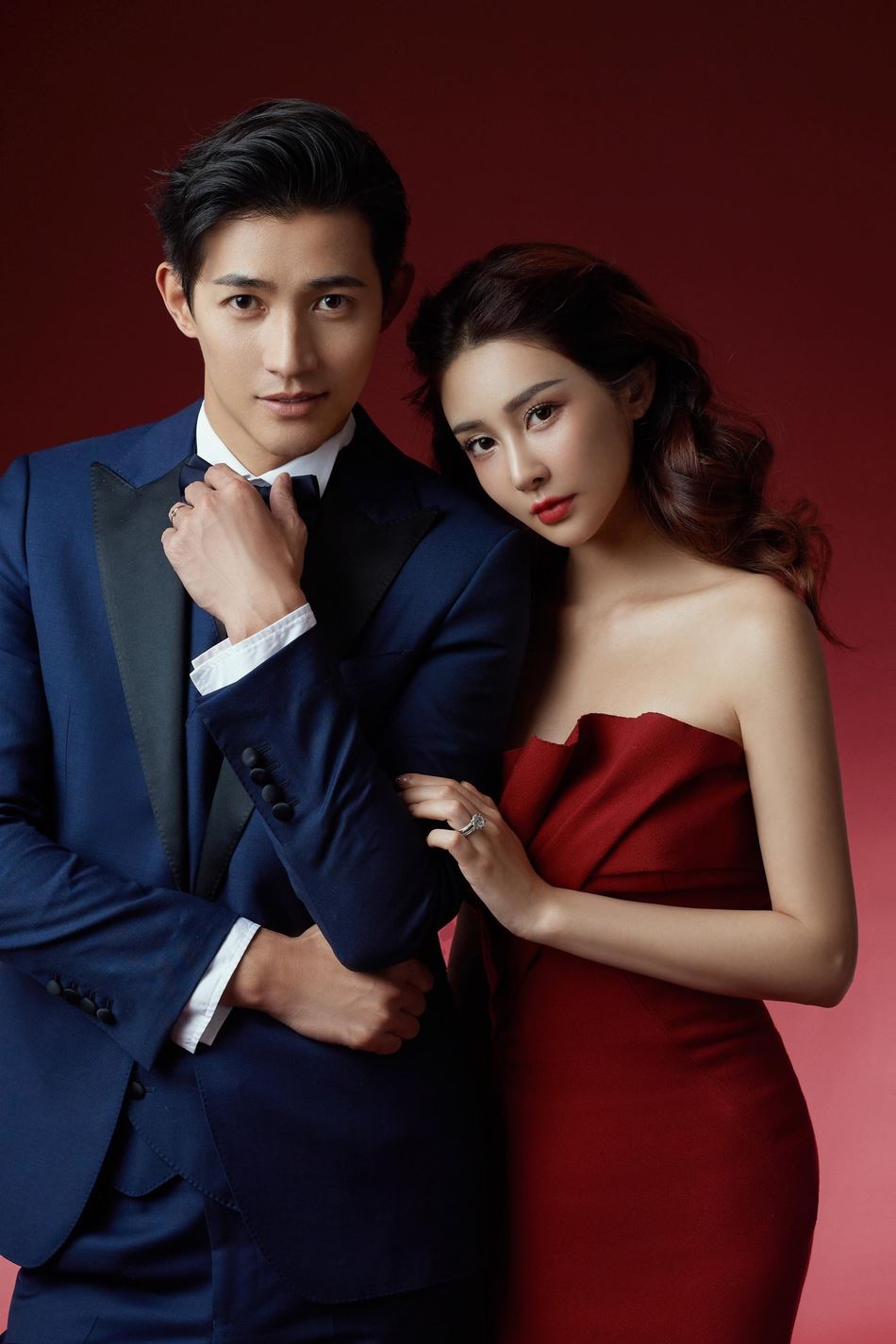 《庆余年》李子峰7月17日举办婚礼❗️夫妇婚纱照伴手礼曝光💍