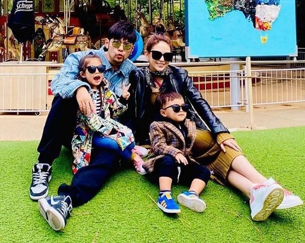 【影片】才7岁就才华横溢❗️周杰伦和女儿四手联弹《乌克丽丽》🔥