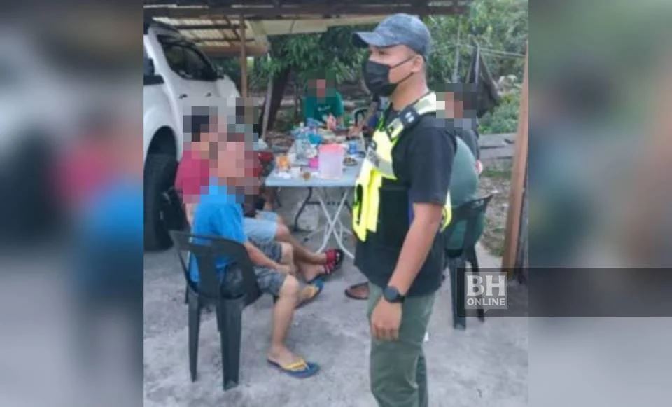 rentas negeri nak sambut hari jadi, kan dah kena kompaun!