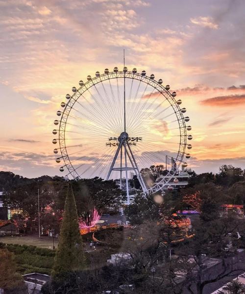 bosan kerja dari rumah, taman tema jepun ajak orang ramai bekerja atas ferris wheel